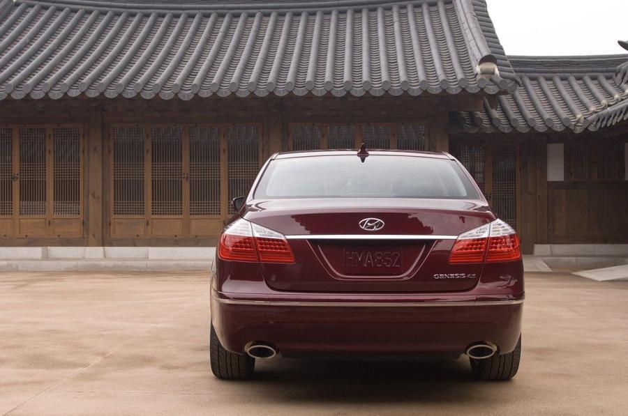  Hyundai Genesis 4.6L V8 2009 года  (фото 4 из 21)